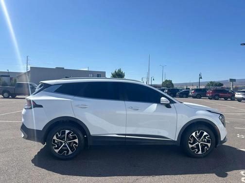 Glacial White Pearl 2023 Kia Sportage EX