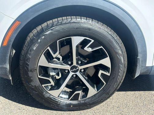 Glacial White Pearl 2023 Kia Sportage EX