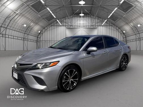 Celestial Silver Metallic 2019 Toyota Camry SE
