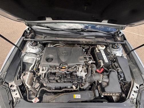 Celestial Silver Metallic 2019 Toyota Camry SE