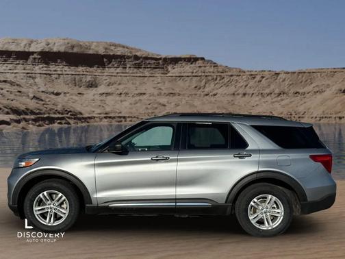 Iconic Silver Metallic 2023 Ford Explorer XLT