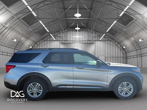 Iconic Silver Metallic 2023 Ford Explorer XLT