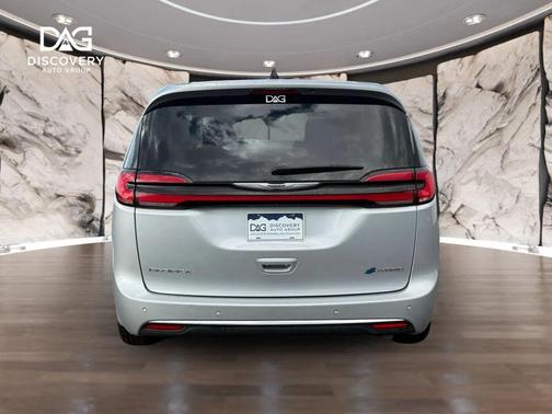 Silver Mist Clearcoat 2024 Chrysler Pacifica Hybrid Select