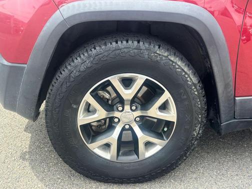 Red 2017 Jeep Cherokee Sport