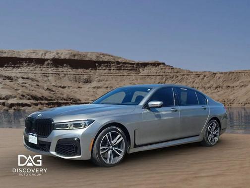 Gray 2022 BMW 750 i xDrive Sedan