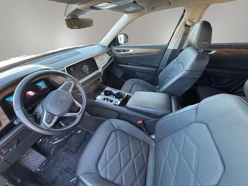 2024 Volkswagen Atlas 2.0T SE w/Technology 4MOTION