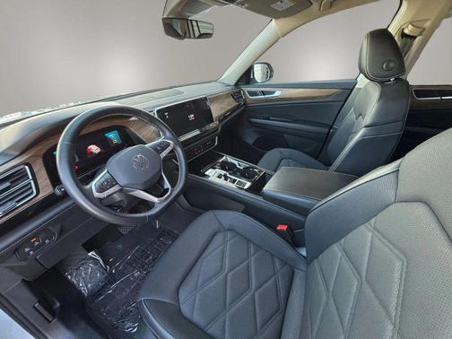 2024 Volkswagen Atlas 2.0T SE w/Technology 4MOTION