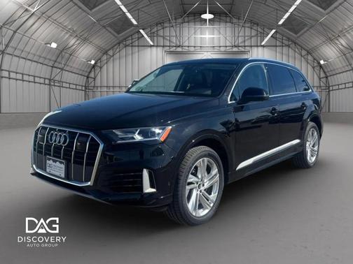 Mythos Black Metallic 2023 Audi Q7 55 Premium Plus