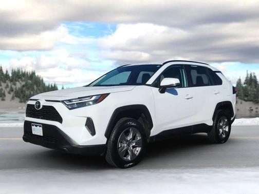 Ice Cap 2024 Toyota RAV4 XLE SUV