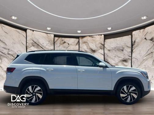 Pure White 2025 Volkswagen Atlas 2.0T SE w/Technology 4MOTION