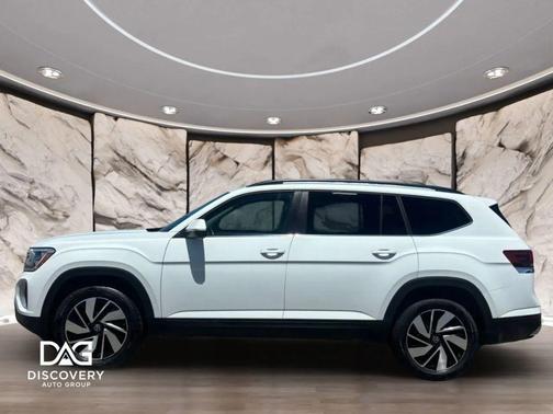 Pure White 2025 Volkswagen Atlas 2.0T SE w/Technology 4MOTION