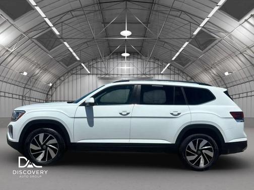 Pure White 2025 Volkswagen Atlas 2.0T SE w/Technology 4MOTION