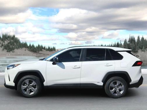 2022 Toyota RAV4 Hybrid LE