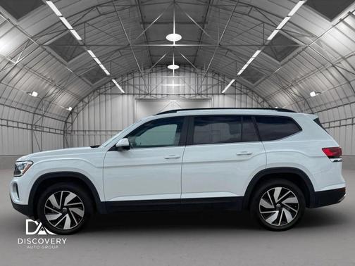 Pure White 2024 Volkswagen Atlas 2.0T SE w/Technology 4MOTION