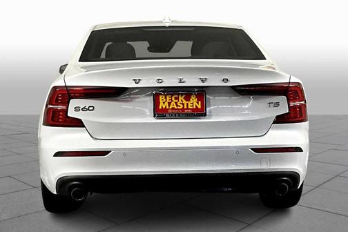 2021 Volvo S60 T5 Momentum