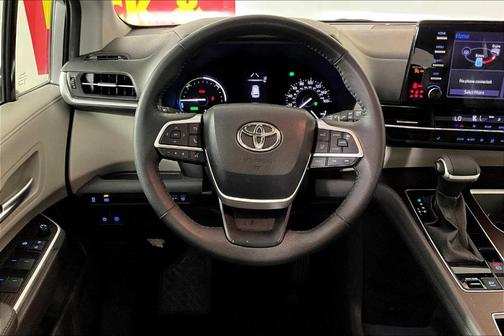2022 Toyota Sienna XLE