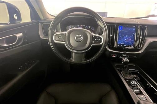 Onyx Black Metallic 2020 Volvo XC60 T5 Momentum