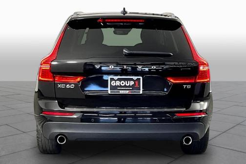 Onyx Black Metallic 2020 Volvo XC60 T5 Momentum