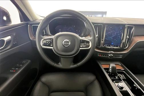 2024 Volvo XC60 B5 Plus Dark Theme