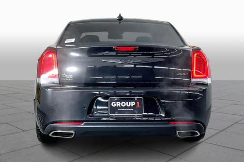 2022 Chrysler 300 Touring L