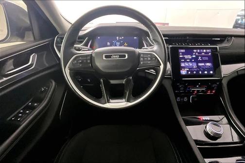 Bright White Clearcoat 2021 Jeep Grand Cherokee L Laredo