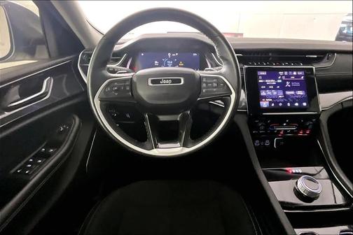 Bright White Clearcoat 2021 Jeep Grand Cherokee L Laredo