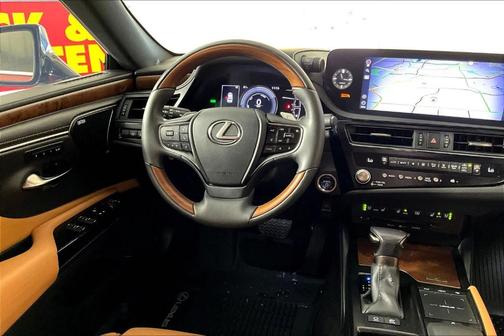 2022 Lexus ES 300h Ultra Luxury
