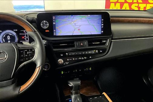 2022 Lexus ES 300h Ultra Luxury