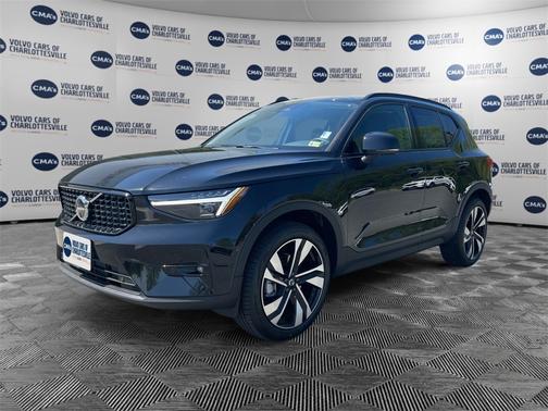 2024 Volvo XC40 B5 Ultimate Dark