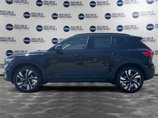 2024 Volvo XC40 B5 Ultimate Dark