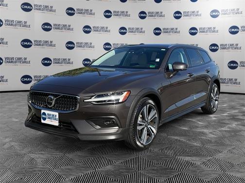2024 Volvo V60 Cross Country B5 Plus