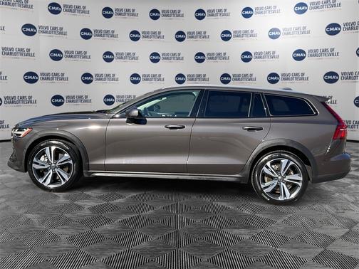 2024 Volvo V60 Cross Country B5 Plus