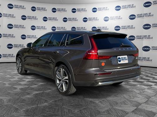 2024 Volvo V60 Cross Country B5 Plus