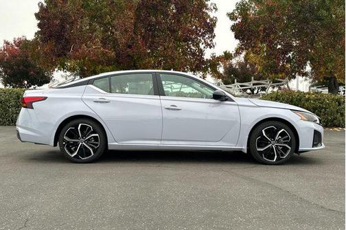 2025 Nissan Altima SR FWD