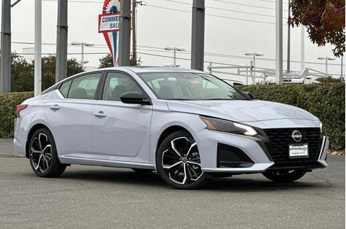 2025 Nissan Altima SR FWD