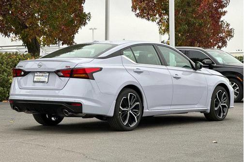 2025 Nissan Altima SR FWD