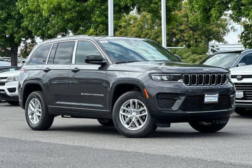 Baltic Gray Metallic Clearcoat 2026 Jeep Grand Cherokee Laredo