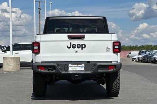 Bright White Clearcoat 2026 Jeep Gladiator Willys 4x4