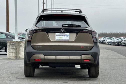 2026 Nissan Kicks SR