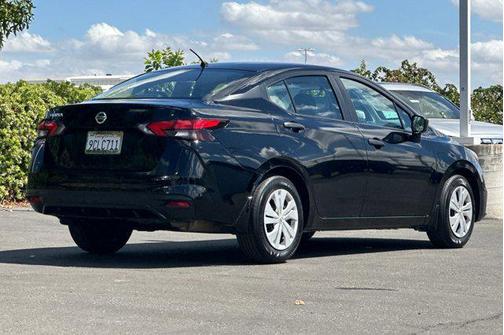 2022 Nissan Versa 1.6 S