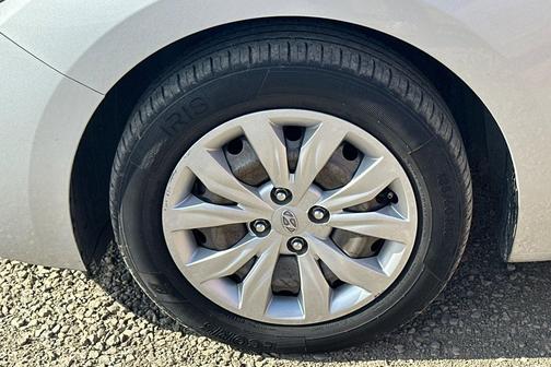 Olympus Silver 2022 Hyundai Accent SE