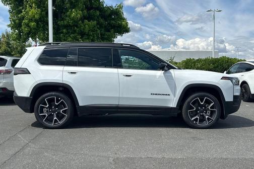 Bright White Clearcoat 2026 Jeep Cherokee Overland