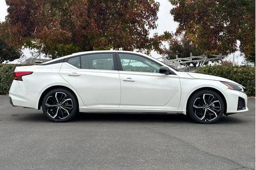 2025 Nissan Altima SR FWD