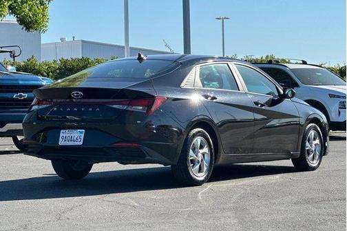 Phantom Black 2022 Hyundai ELANTRA SE