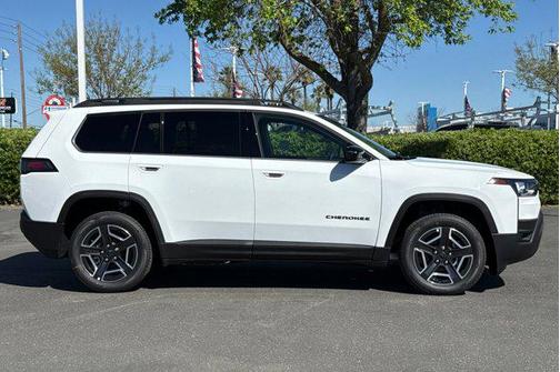 Bright White Clearcoat 2026 Jeep Cherokee Laredo 4x4
