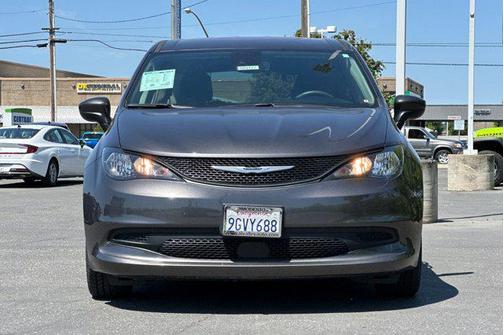2023 Chrysler Voyager LX