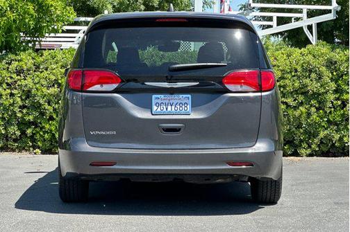 2023 Chrysler Voyager LX