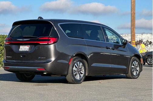 2022 Chrysler Pacifica Hybrid Touring L
