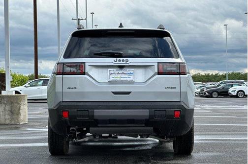 Silver Zynith Clearcoat 2026 Jeep Cherokee Laredo 4x4