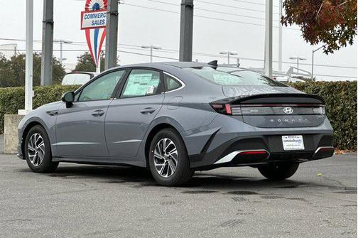 2026 Hyundai SONATA Hybrid Base